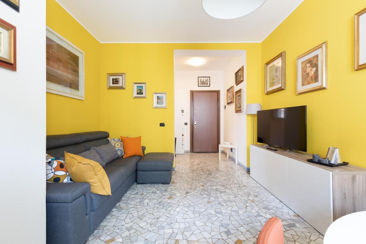 Apartment With Balcony - 50 M Far From M1 Pasteur Milan Exterior photo